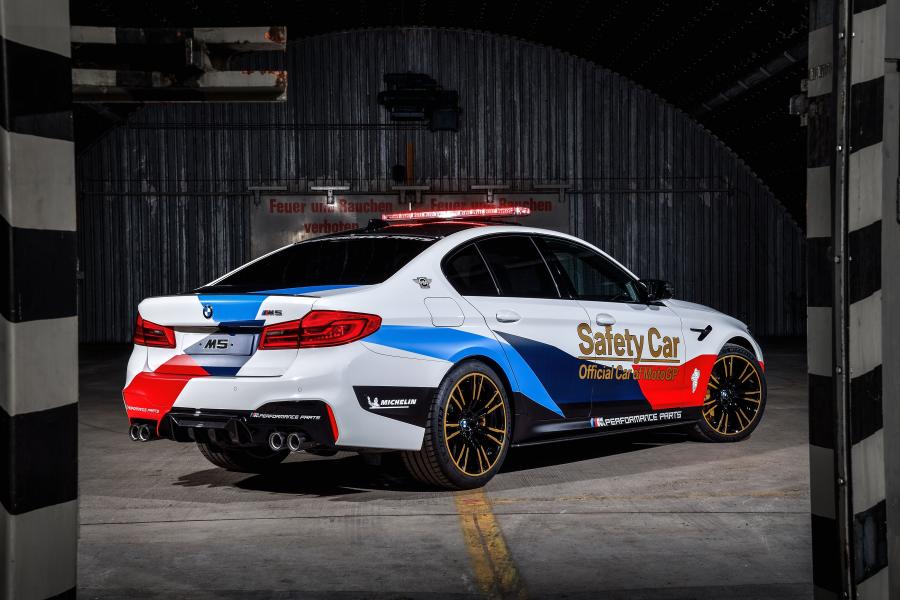  BMW M5 MotoGP Safety Car (F90) 2018 года  (фото 11 из 56)